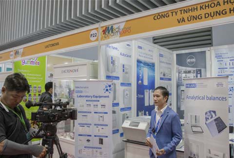 HELIUS VINH DỰ ĐƯỢC NHÀ ĐÀI HTV ĐƯA TIN VỀ GIAN HÀNG CỦA TRIỄN LÃM QUỐC TẾ CHUYÊN NGÀNH Y DƯỢC 2024